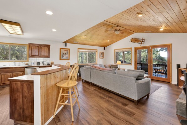House, Multiple Beds, Patio, Partial Sea View (1475) | Living area | Fireplace