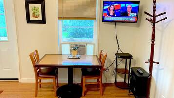 2. The Persimmon Room | In-room dining