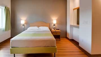 Escrivaninha, cortinas blackout, Wi-Fi de cortesia, roupa de cama