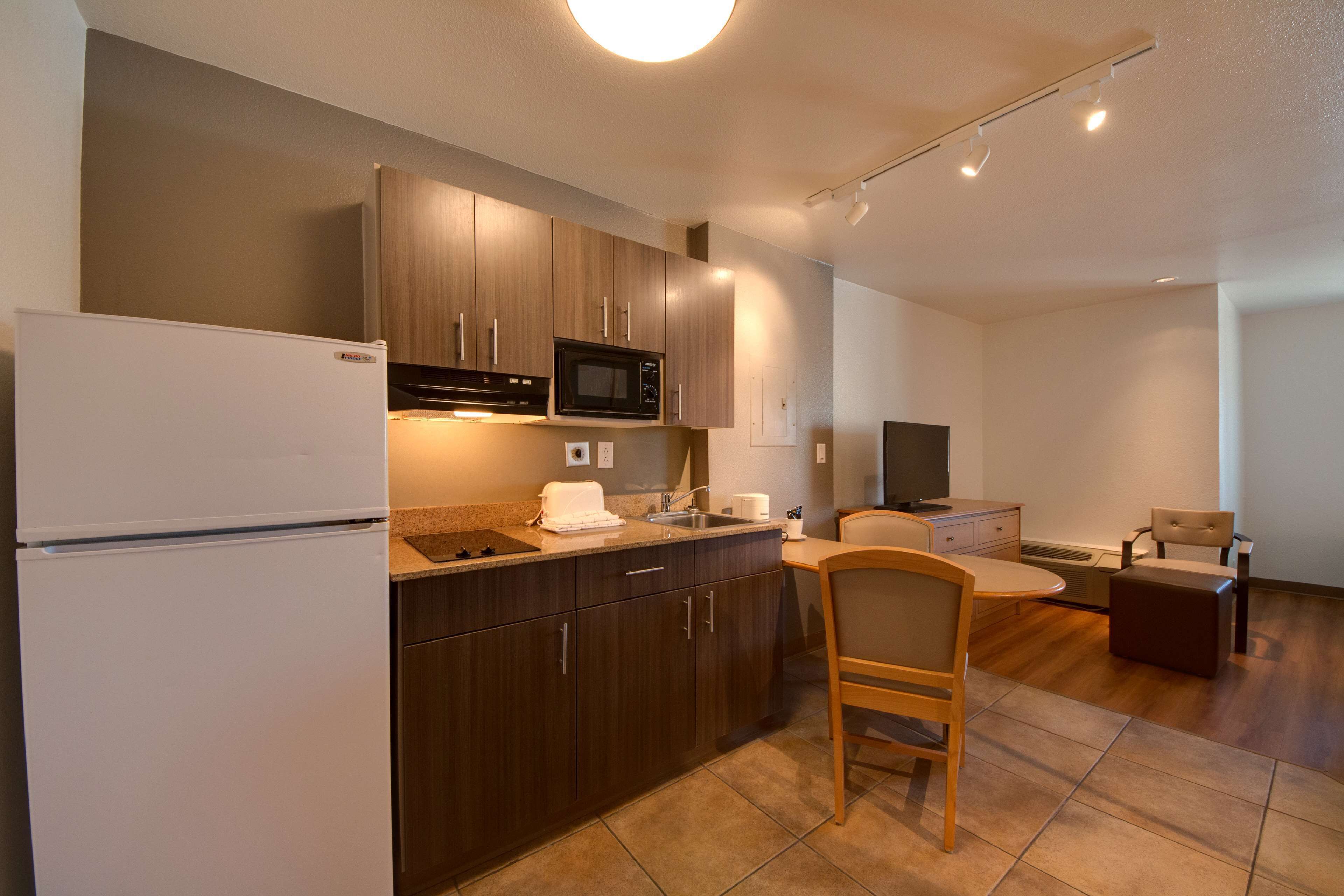 Desk, blackout drapes, free WiFi, bed sheets