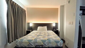 Escritorio, cortinas blackout, wifi gratis y ropa de cama