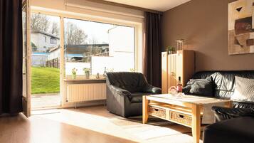 Fernseher, DVD-Player, Stereoanlage