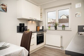 Fridge, microwave, oven, stovetop - Vacation cottage Störtebeker (Laboe)