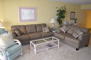 Condo, 2 Bedrooms | Living room