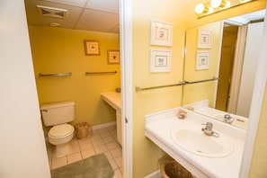 Apartment, 2 Schlafzimmer | Badezimmer | Handtücher