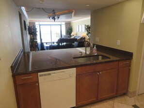 Condo, 3 habitaciones | Cocina privada | Utensilios de cocina 