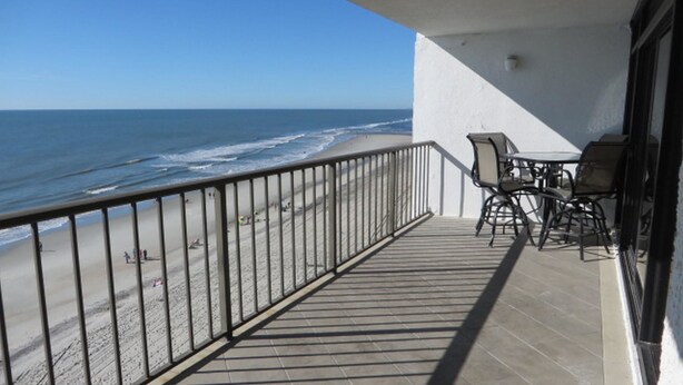 Condo, 3 chambres | Balcon