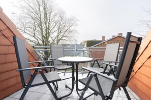 Unclassified image, 4 of 9, button