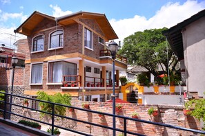 Exterior - Hostal Riviera Sucre (Otavalo)