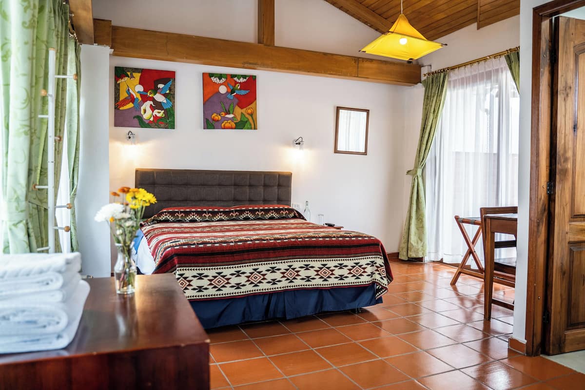 Superior tweepersoonskamer, 1 slaapkamer, uitzicht op tuin, in toren | Donzen dekbedden, verduisterende gordijnen, gratis wifi, beddengoed