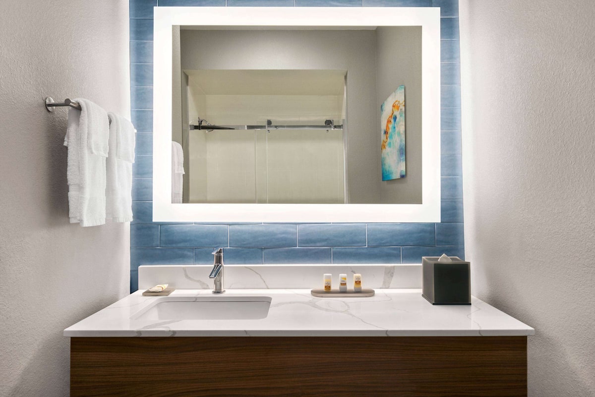 combined shower/bathtub, hair dryer, towels, soap