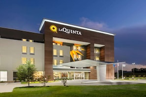 Exterior - La Quinta Inn & Suites by Wyndham College Station North (College Station)