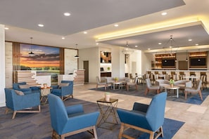 Lobby - La Quinta Inn & Suites by Wyndham College Station North (College Station)