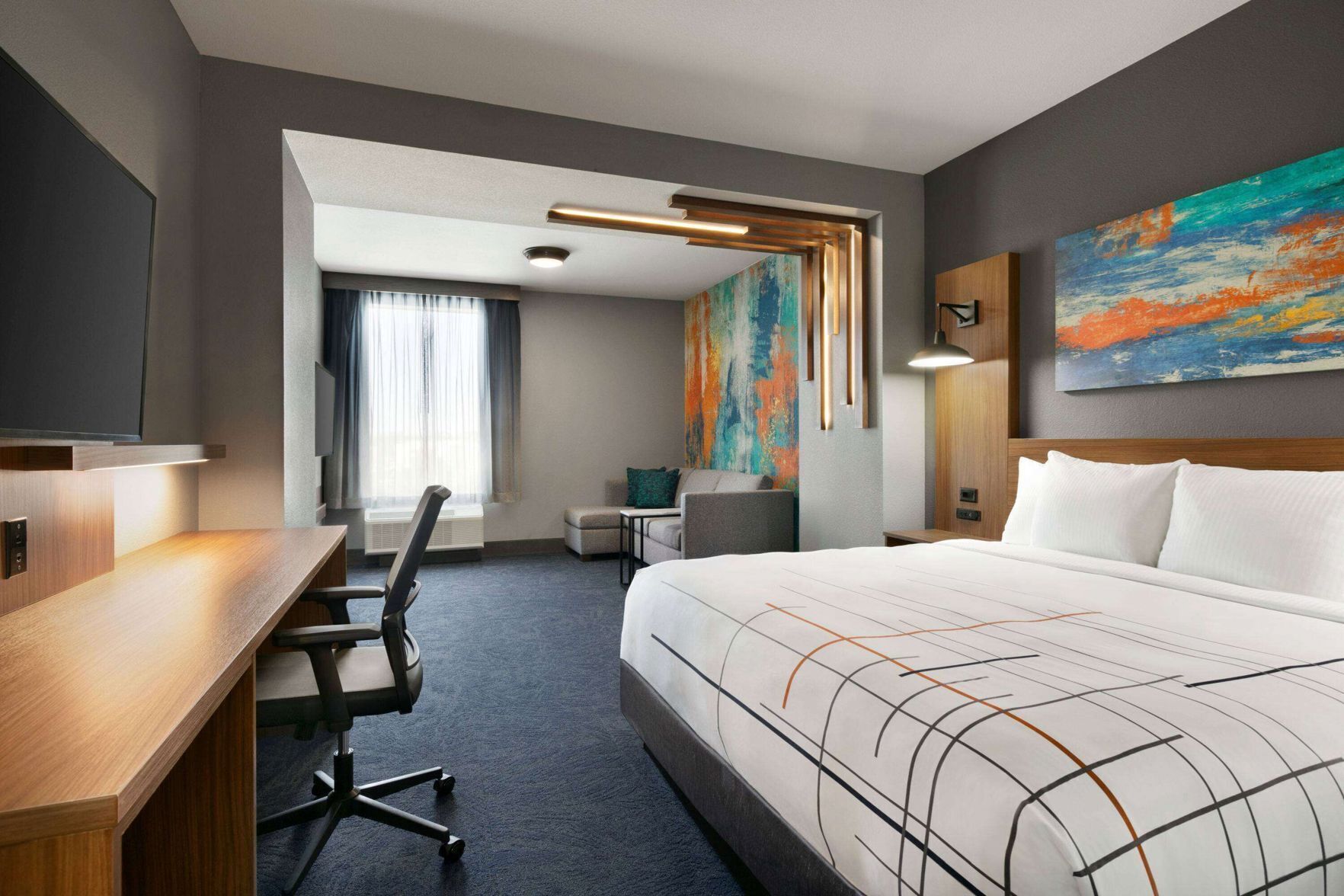 Escritorio, cortinas blackout, wifi gratis y ropa de cama 