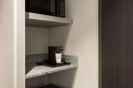 La Quinta Inn Suites by Wyndham Orlando IDrive Theme Parks - Image 24