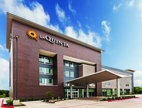La Quinta Inn Suites by Wyndham Orlando IDrive Theme Parks - Image 31