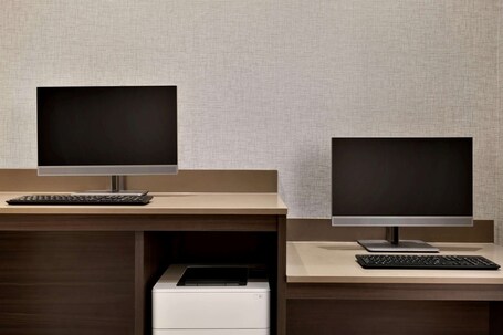 La Quinta Inn Suites by Wyndham Orlando IDrive Theme Parks - Image 17