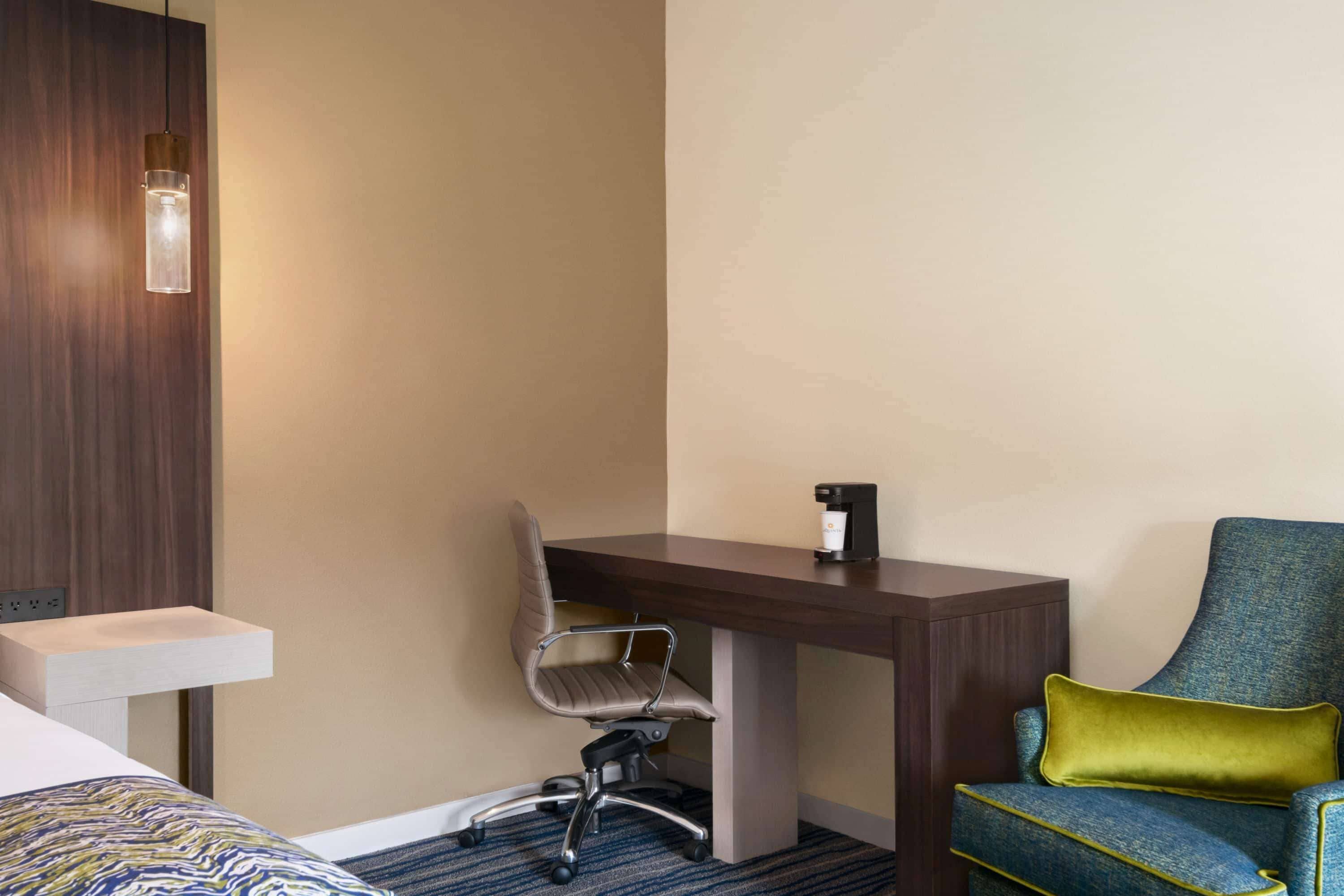 deluxe room, 1 king bed, accessible, non smoking (mobility/hearing) | in-room safe, desk, laptop workspace, blackout curtains