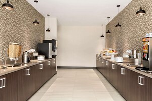 包含每日自助早餐