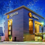 La Quinta Inn & Suites by Wyndham Orlando - IDrive Theme Parks