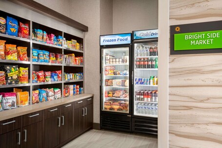 La Quinta Inn Suites by Wyndham Orlando IDrive Theme Parks - Image 18