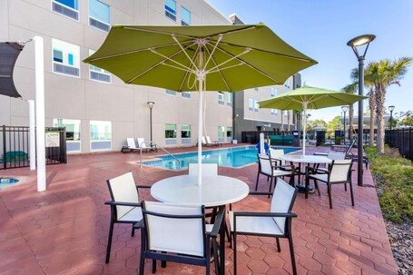 La Quinta Inn Suites by Wyndham Orlando IDrive Theme Parks - Image 14