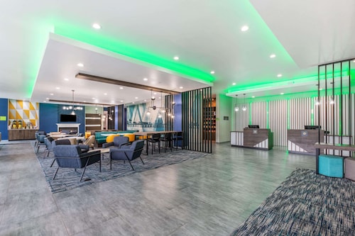 La Quinta Inn & Suites by Wyndham Galveston West Seawall