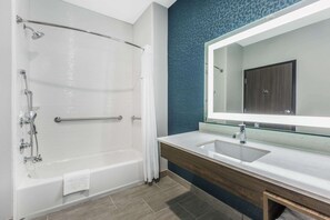 Artículos de higiene personal gratuitos, secador de pelo y toallas