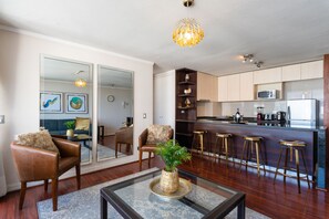 Télévision à écran plat de 60 pouces avec chaînes par câble, télévision