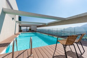 Innenpool, Außenpool (je nach Saison geöffnet)