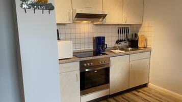 Refrigerador, microondas, horno, placa de cocina