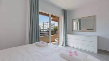 4 habitaciones, tabla de planchar con plancha y wifi gratis