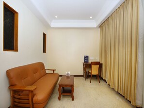 Living room - Capital O 6229 Ilara Hotels And Resorts (Chennai)
