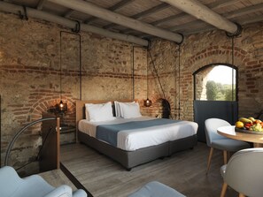 Junior Suite, Terrace | Minibar, in-room safe, desk, laptop workspace - Cangrande Hotel (Lazise)