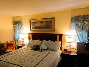 Condo, 3 Bedrooms | 3 bedrooms, desk, free WiFi