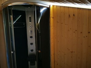 Shower, towels, soap, toilet paper - Camping at Sheriff (Protivin)