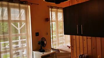 Caja de seguridad en la habitación y decoración personalizada