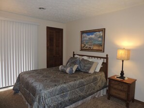 Appartement, 2 slaapkamers | 2 slaapkamers, een bureau