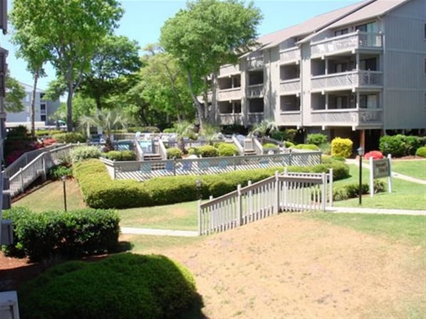 Condo, 2 Bedrooms | Property grounds