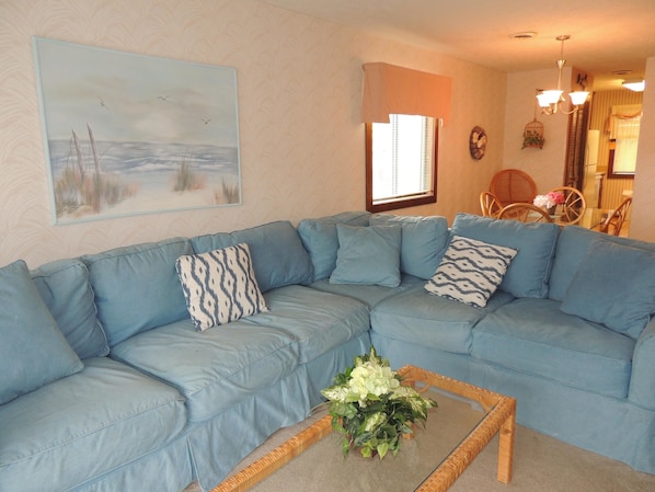 Condo, 2 Bedrooms | Living room