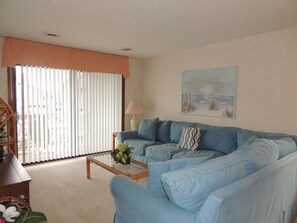 Condo, 2 Bedrooms | Living room