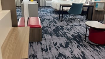 Sviitti, 1 suuri parisänky ja vuodesohva, tupakointi kielletty | Työpöytä, kannettavalle tietokoneelle sopiva työtila