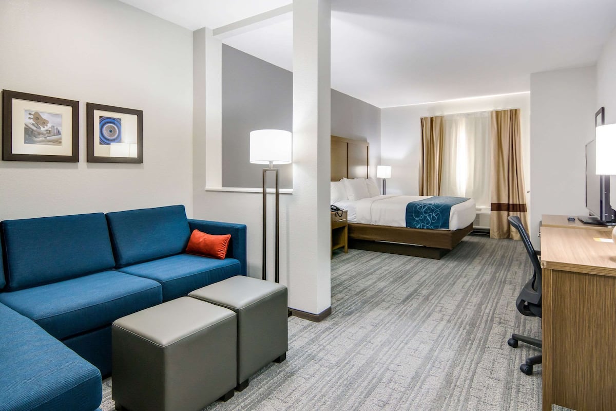 Suite, 1 cama King size, para no fumadores | Escritorio y espacio para trabajar con laptop 