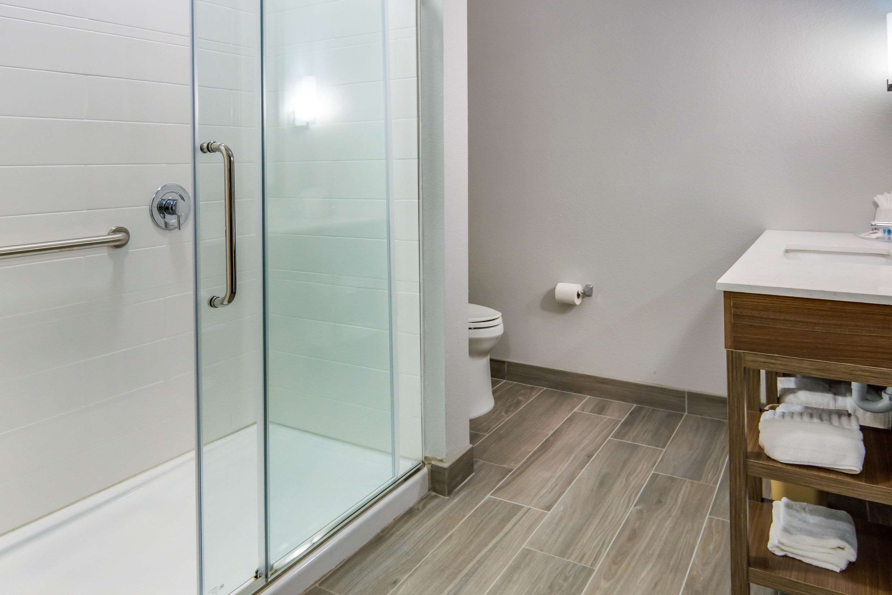 suite, 1 king bed, non smoking (efficiency) | bathroom | combined shower/bathtub, free toiletries, hair dryer, towels