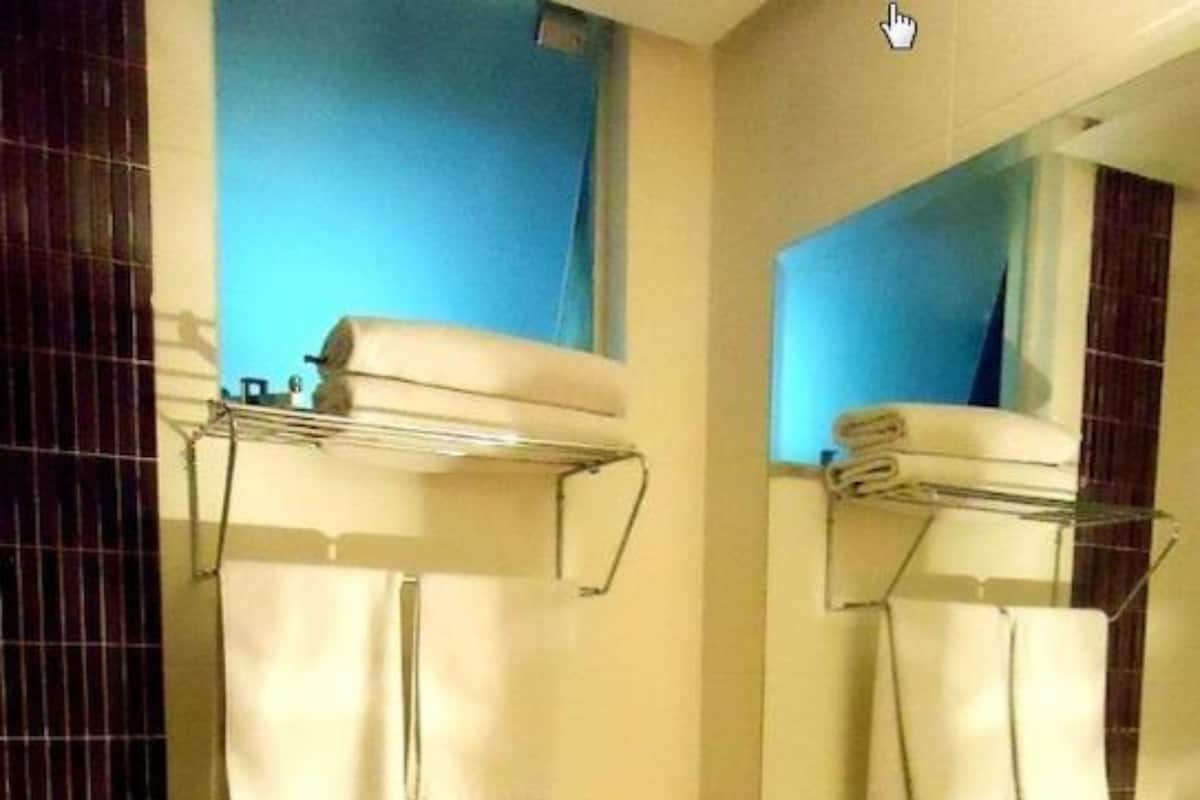 Shower, towels