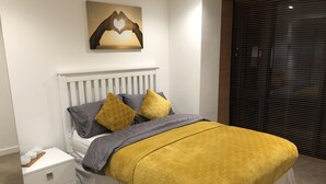 Apartment | 1 bedroom, iron/ironing board, WiFi (free), bed sheets - Tamar House (Reading)
