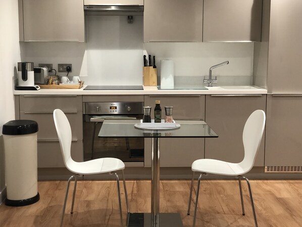 アパートメント | 専用キッチン | 大型冷蔵庫、オーブン、コンロ、食器洗い機