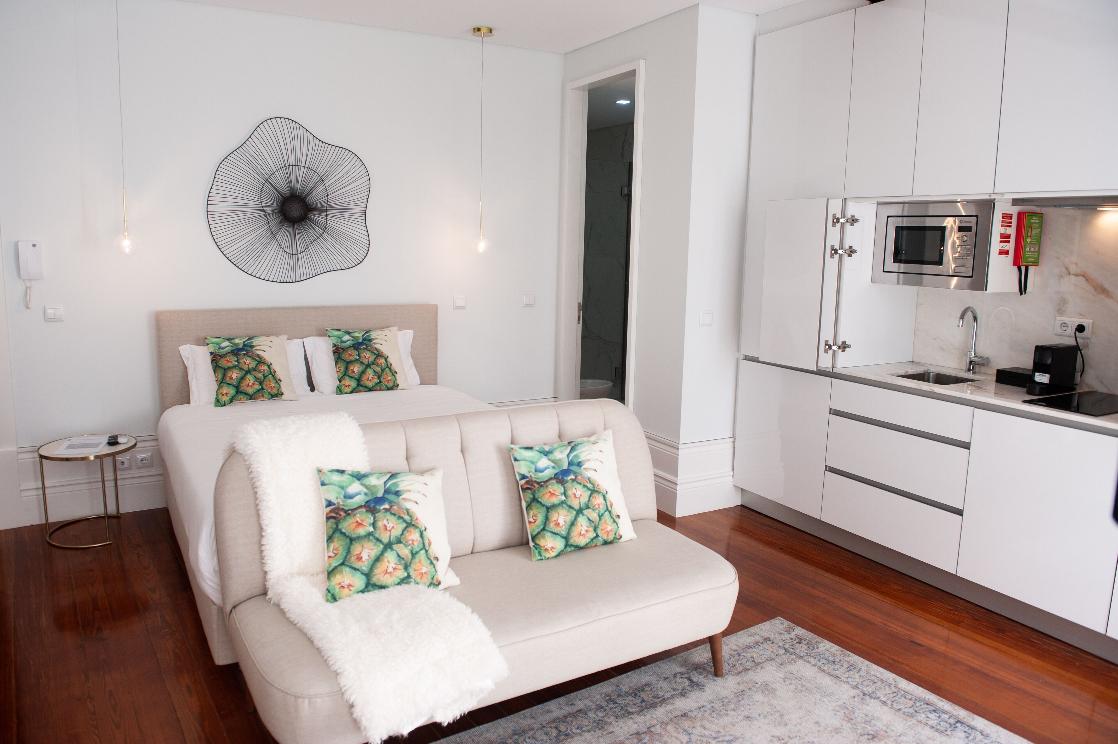 Studiosvit City | Individuell inredning, unika möbler, skrivbord och mörkläggningsgardiner