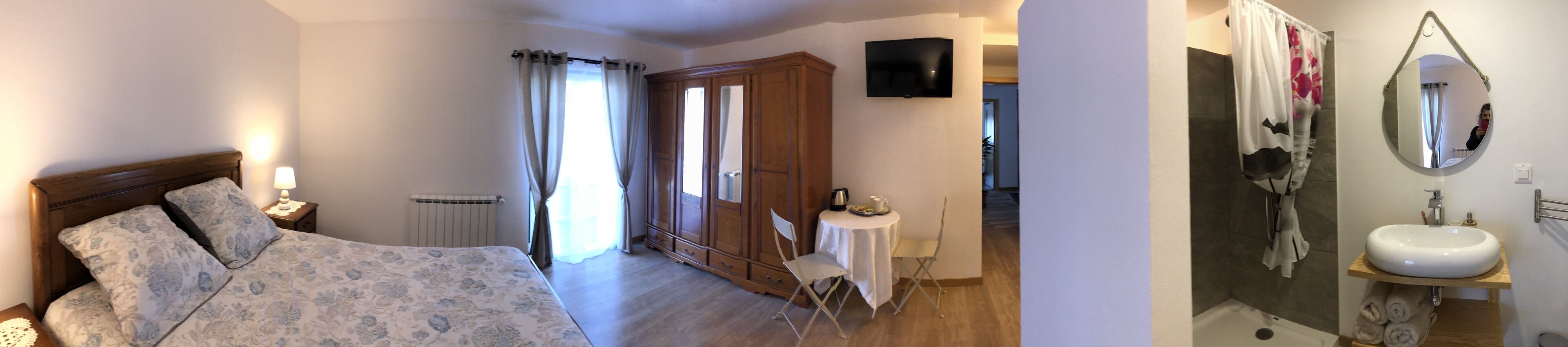 1 habitación, tabla de planchar con plancha, wifi y ropa de cama 