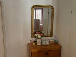 A bathroom vanity with a mirror, a vase of flowers, and a tray with cups and a teapot. - 3-Room Apartment for 6 with Balcony in Puy-Saint-Vincent (Puy-Saint-Vincent)